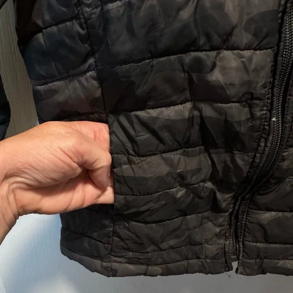 GAP Kids Boys CAMOUFLAGE Green Lightweight Puffer Jacket XS perfect for school - Picture 3 of 10